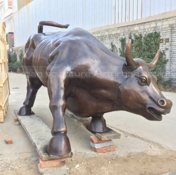 wall street bull statue replica