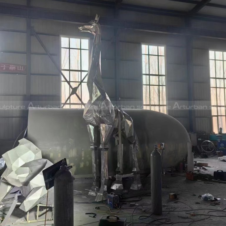 Edelstahl-Giraffenskulptur