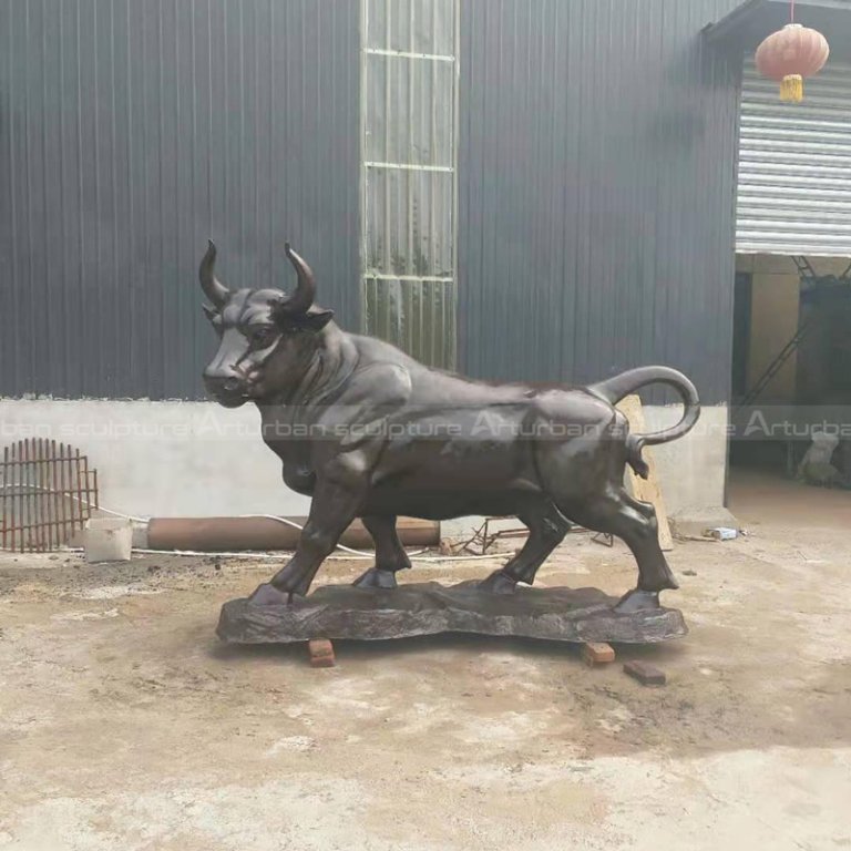 touro de bronze em investida