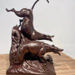 grandes estatuas de perros al aire libre