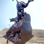 Grandes estatuas de perros al aire libre