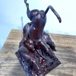 grandes estatuas de perros al aire libre