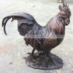 Escultura de gallina de metal para jardín