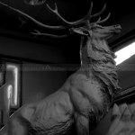 estátua de veado em pé