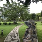 Statue de la Fille de la Cloche avec Panier