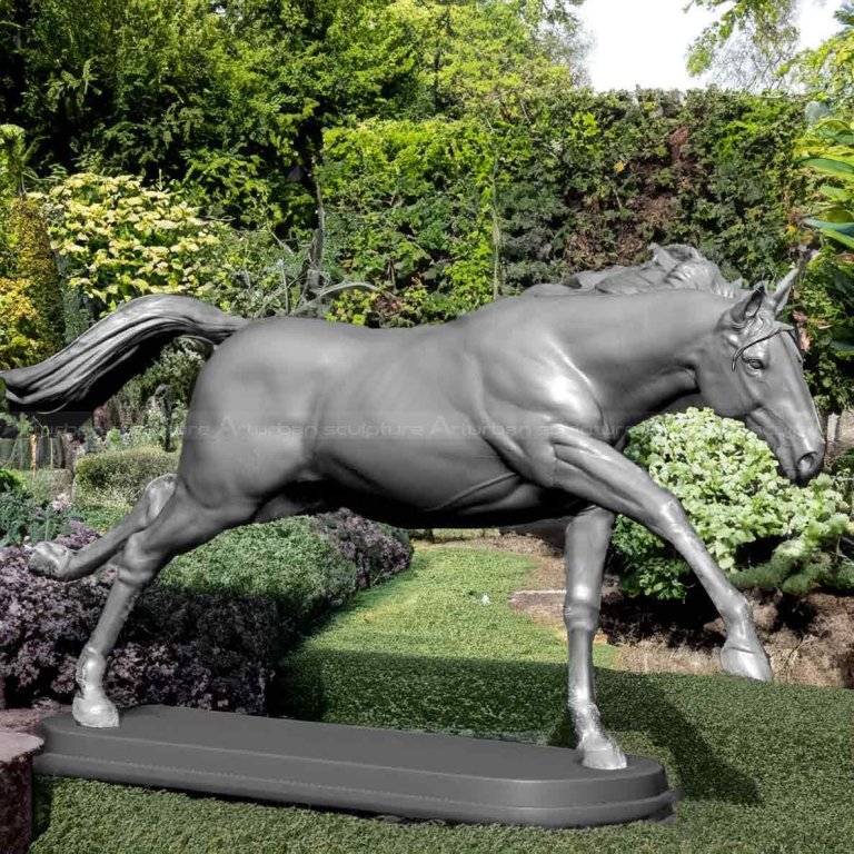 Statue de cheval au galop en bronze
