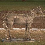 نحت حصان بالأسلوب آرتي ديكو