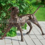 Escultura de perro de caza de bronce