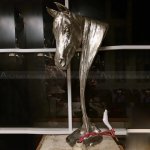 تمثال رأس حصان كبير