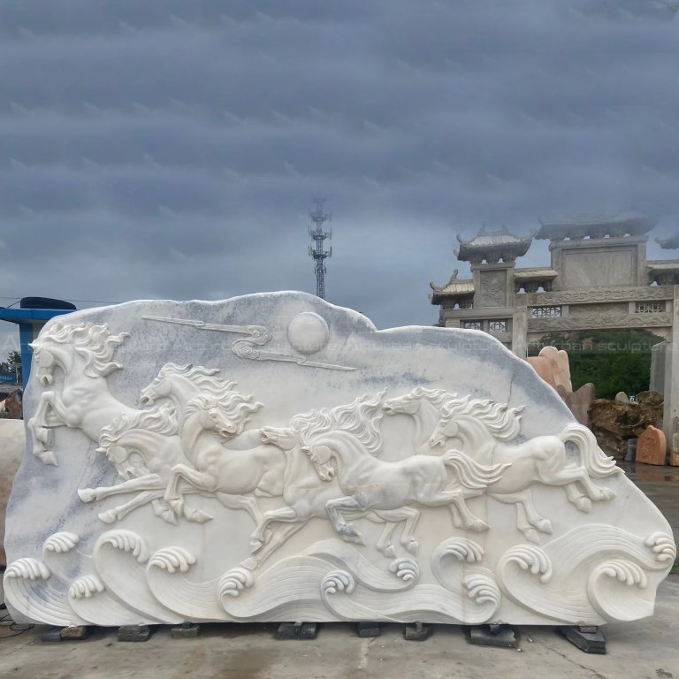 sculpture murale de cheval