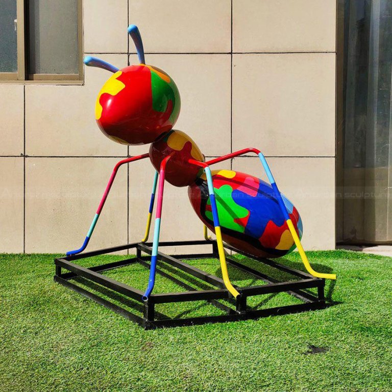 Ornement de jardin en forme de fourmi