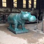 Blauer Nilpferd-Statuen