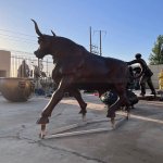 Estátua de Touro Gigante