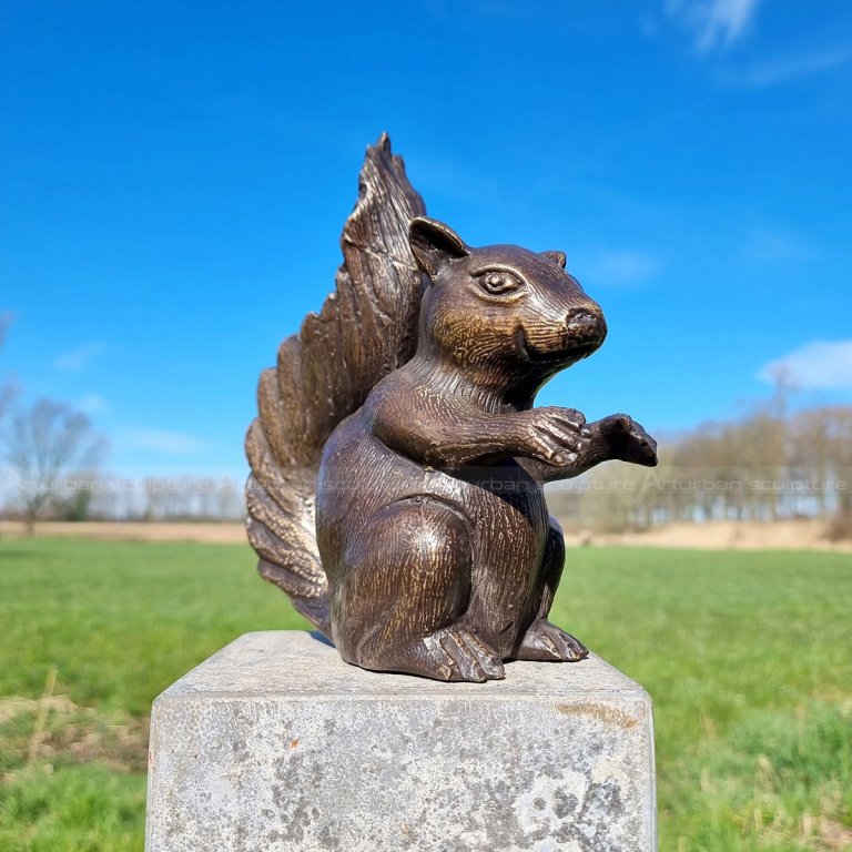 Bronze-Eichhörnchen-Skulptur