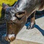 Statue de vache pour pelouse