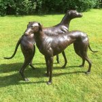 Estatua del Patio Greyhound