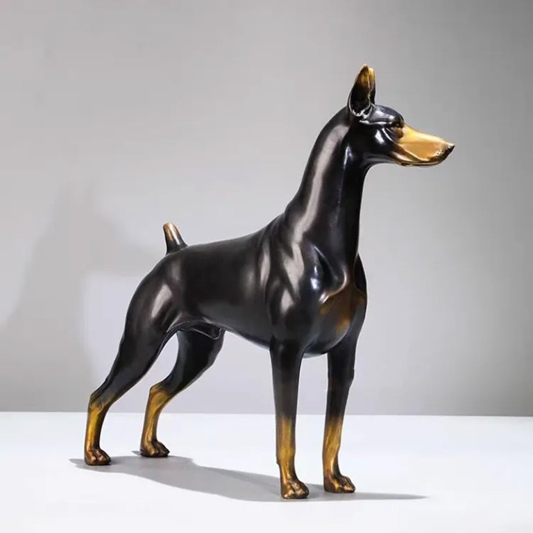 Estátua de Doberman Pinscher em Tamanho Real