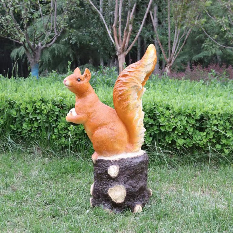 Rote Eichhörnchen Skulptur