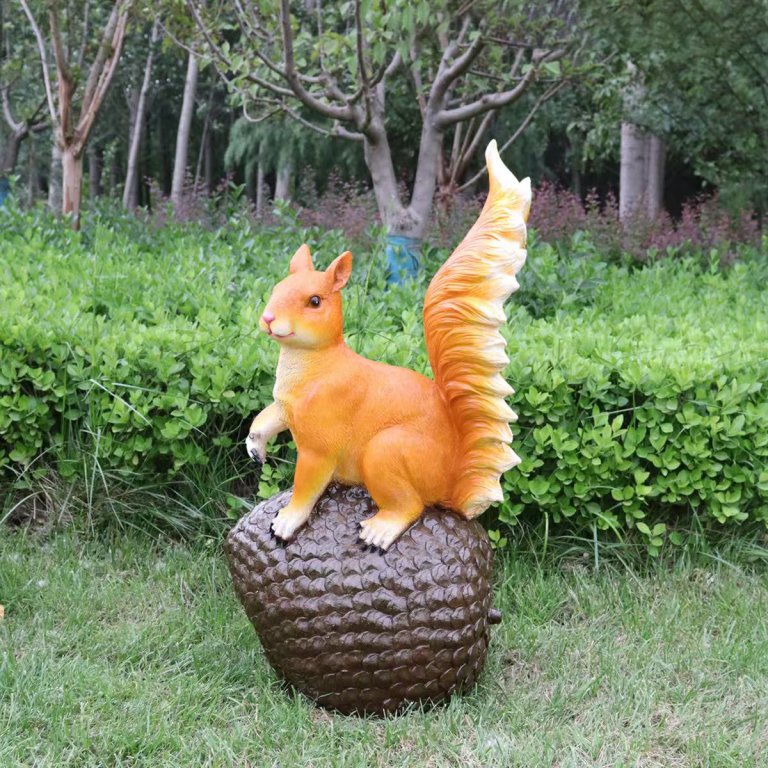 Rotes-Eichhörnchen-Statue