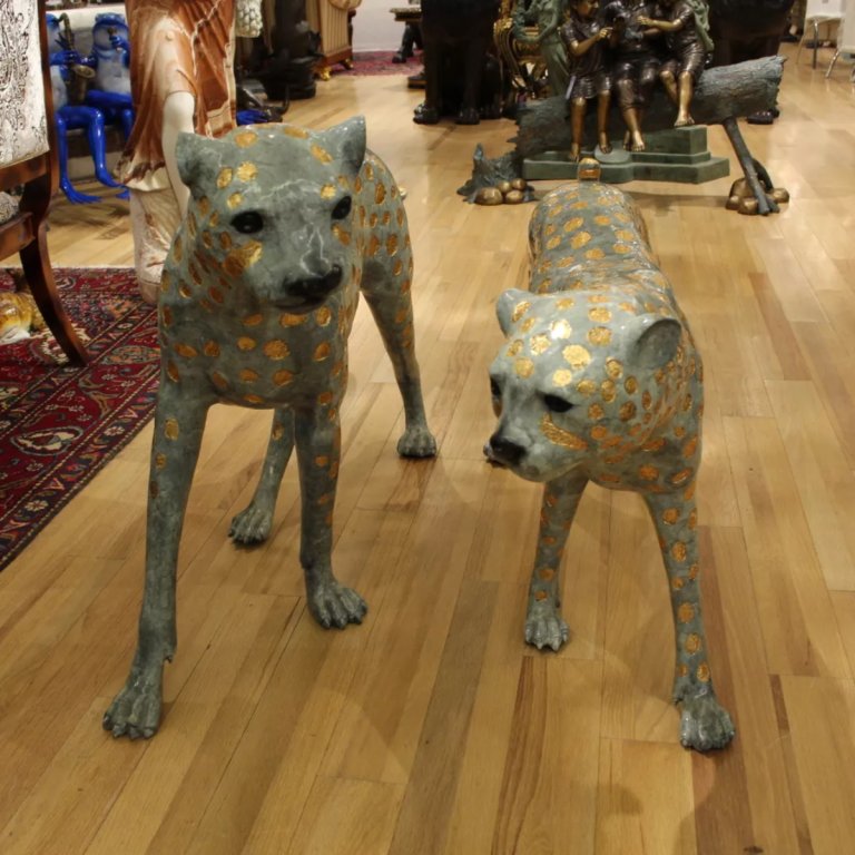 Verkauf von Gepardenstatuen