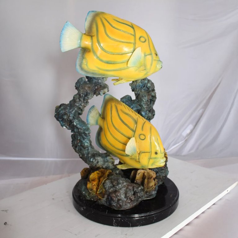 Sculpture de poisson tropical