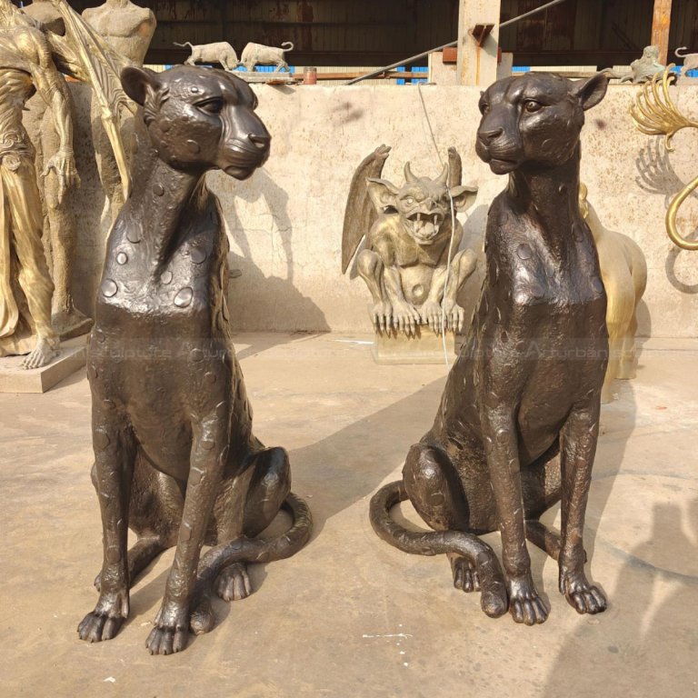 Estátua de Leopardo Sentado de Bronze