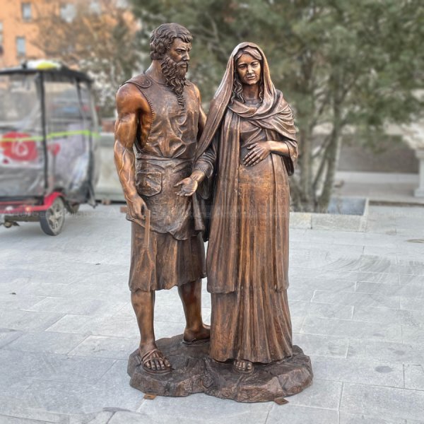 St Joseph and pregnant Mary Statue standing together
