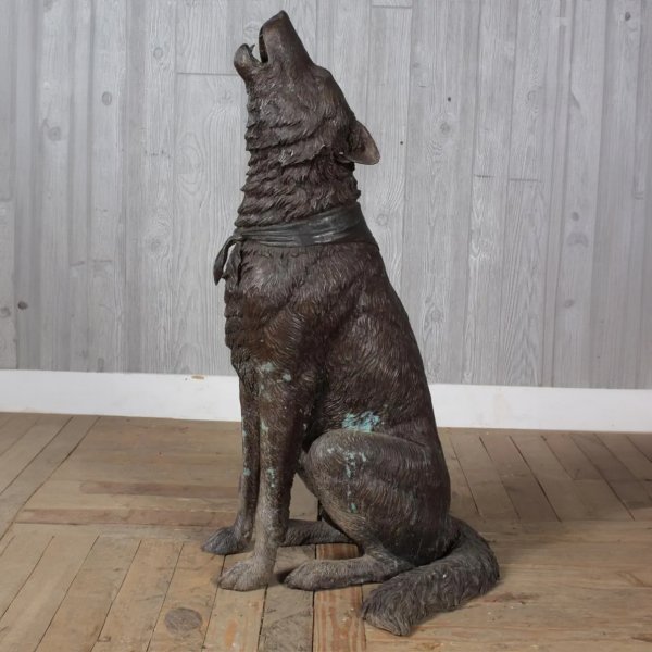 bronze sitting and Howling Wolf Ornament with detailed fur