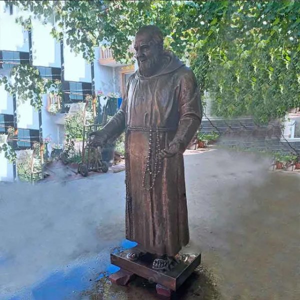 Padre Pio, born Pio of Pietrelcina, was a highly respected Italian Franciscan priest in the 20th century, known for his stigmata, visions, miracles of healing, and countless confessions. He devoted his life to prayer and penance, and was considered a person of mysterious grace from God to the faithful. Canonized by St. John Paul II in 2002, Padre Pio is considered by many Catholics to be a mediator and comforter, especially those who seek the strength of faith in times of pain and illness. This bronze sculpture of Padre Pio Garden Statue vividly reproduces the image of Padre Pio in his Franciscan robes. His hands are slightly open, and his face is serene and kind, showing a pious attitude of pastoral care and trust in the Lord. The rosary around his waist symbolizes endless prayer, and the base under his feet is stable, making it suitable for placement in a church, cemetery or garden as a space for silent prayer and remembrance. The overall lines of the statue are soft, the proportions are harmonious, and the details are natural, especially the carving of the clothing folds and the facial expression are delicate and realistic.