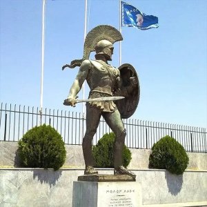 Leonidas Bronze Statue showing King Leonidas I in full ancient Spartan armor, holding a sword and shield