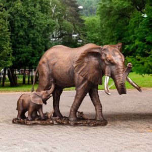 Outdoor elephant statues for sale featuring a bronze African elephant mother and calf