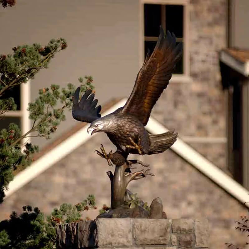 Realistic Bald Eagle Outdoor bronze Décor showcasing hunting posture.