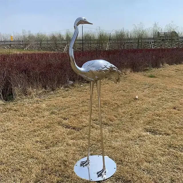 Crane bird turning head in polished stainless steel, metal crane bird lawn sculpture