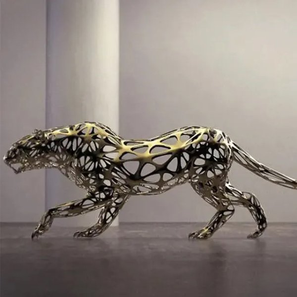 Sebastian Novaky's stainless steel Leopard Sculpture in a cautious walking pose
