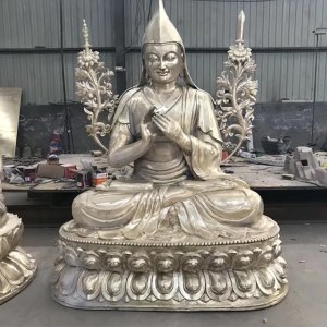 Je Tsongkhapa Statue in stainless steel depicting the founder of Gelugpa, seated on a lotus base