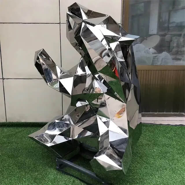 Stainless steel Metal Bear Statue with polygonal design and mirror finish