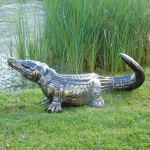 Bronze-Metall-Krokodil-Skulptur mit lebensechter Textur und gebogenem Schwanz