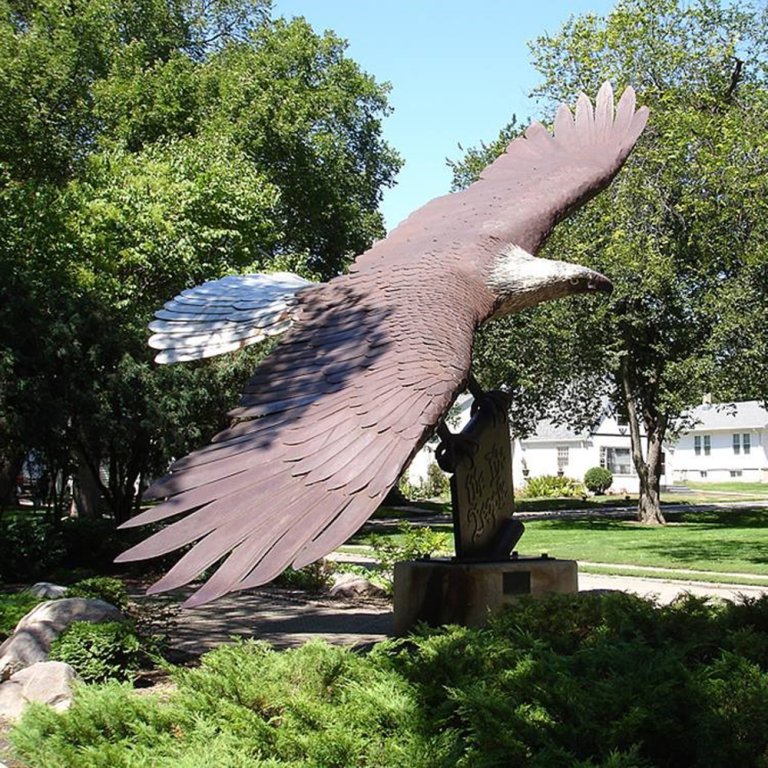 Ornamento de Jardim Águia Voadora bronze soaring com asas totalmente estendidas