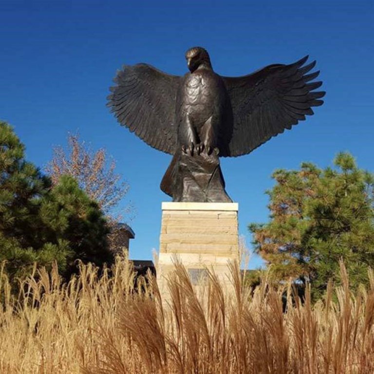 Estátua Grande de Águia Americana em bronze com asas bem abertas