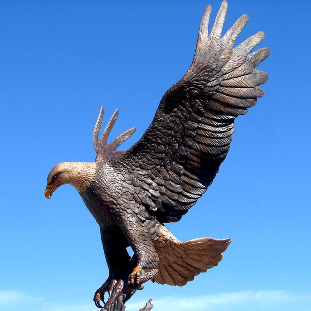 Outdoor bronze Eagle Garden Sculpture showing a majestic eagle with sharp beak and detailed feathers
