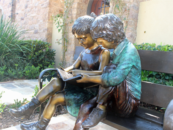 Scultura "Migliori Amici" in bronzo, lettori