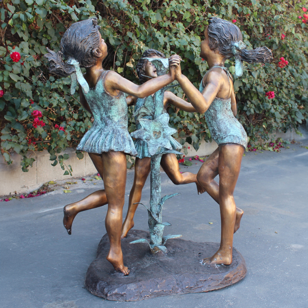Sculpture en bronze « Cercle d'amis » pour jardin représentant des personnes tenant la main